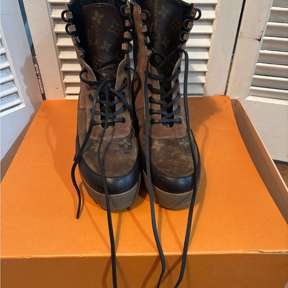“Authentic Louis Vuitton Combat Boots – Size 38 & half - Picture 10 of 16